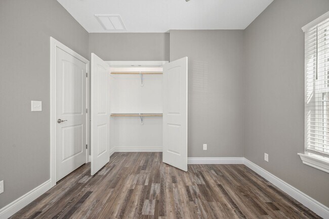 Building Photo - Brand New Neosho Unit now available for lease! $1,395 Rent/$1,395 Deposit