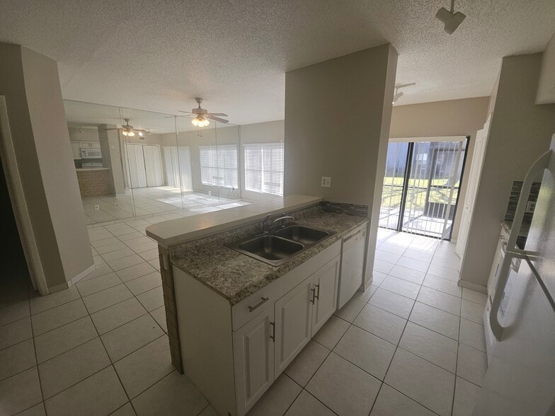 Building Photo - 4718 Chevy Pl