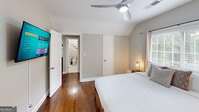 Building Photo - 1114 Fayetteville Rd SE