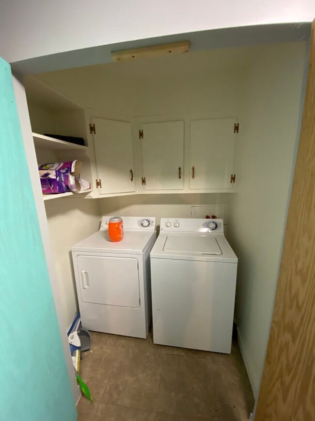 Building Photo - Remarkable 3 BR Townhouse in Downtown Lancaster City with Large Fenced in Backyard!