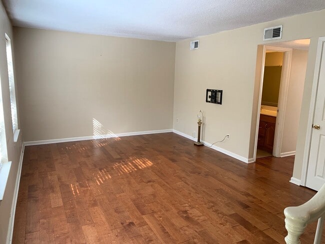 Building Photo - 2BD/1.5BA Townhouse in Germantown!