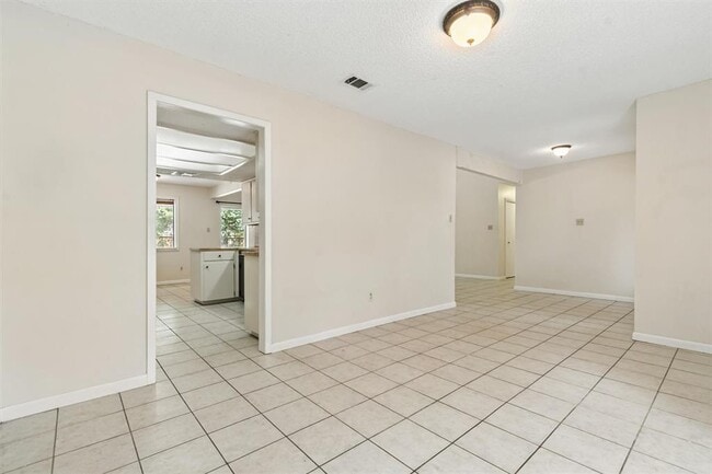 Building Photo - 10303 Slaughter Creek Dr