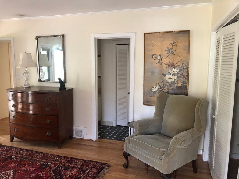 Building Photo - 796 Wesley Dr NW