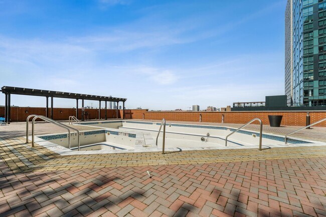 Building Photo - 102 Christopher Columbus Dr