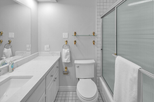 Building Photo - CHARMING 5 BDRM HOME IN CASTLE HILLS!!