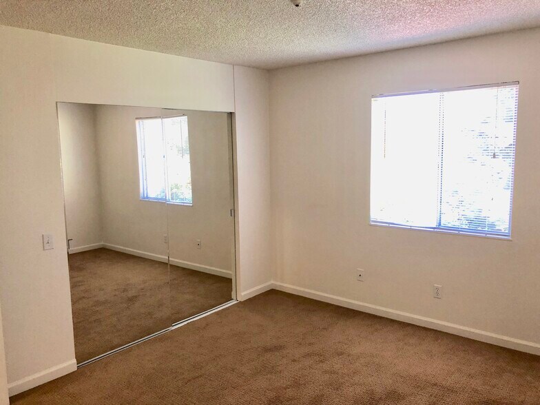 Building Photo - 810 Carlita Cir