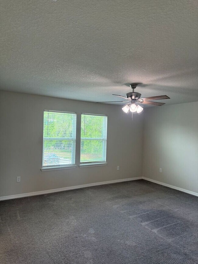 Building Photo - Beautiful/Like New Home in Winter Haven