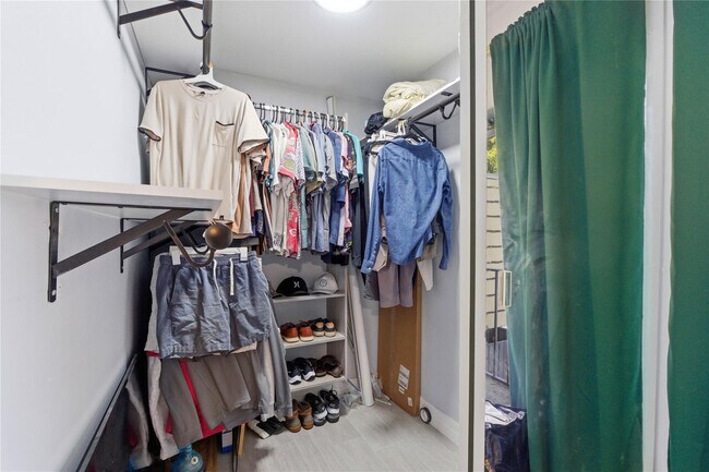 Building Photo - 1017 10th Way