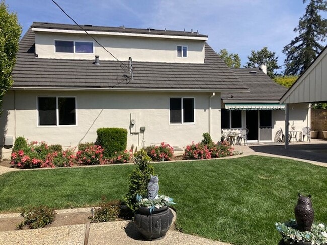 Building Photo - Rare Willow Glen Gem: Spacious 4BR Family Compound on a 9,000+ Sq. Ft. Lot