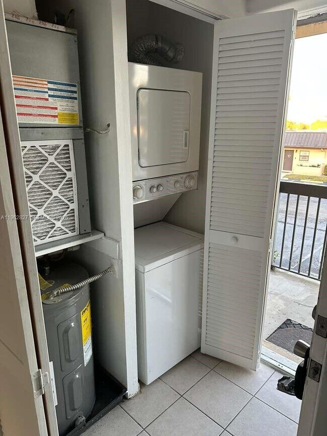 Building Photo - 144 NW 91st Ave