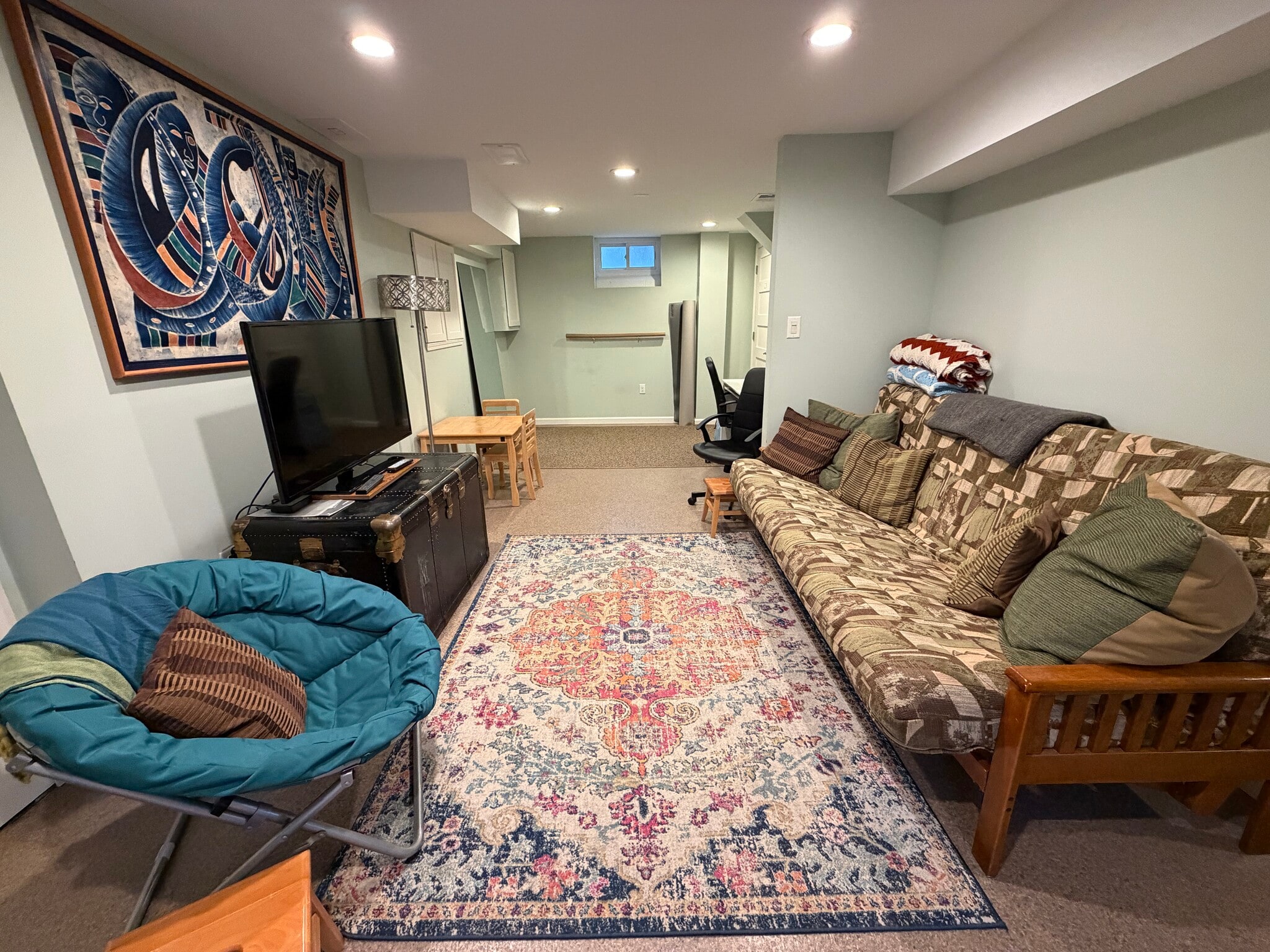 apartment living room as you enter - 1622 Pear St