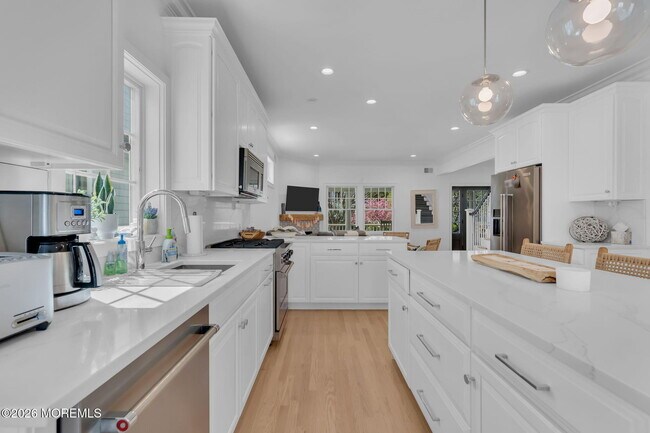 Building Photo - 112 Sylvania Ave