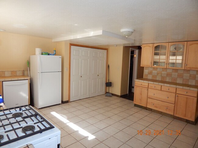Building Photo - 20150 Manzanita St