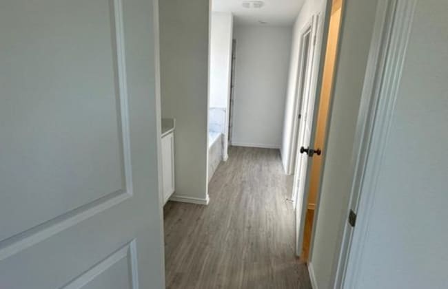 Building Photo - Room in House on Boggy Crk Rnch Rd