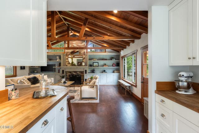 Building Photo - 4254 Chevy Chase Dr