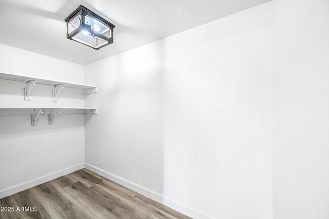 Building Photo - 1608 E Hudson Dr