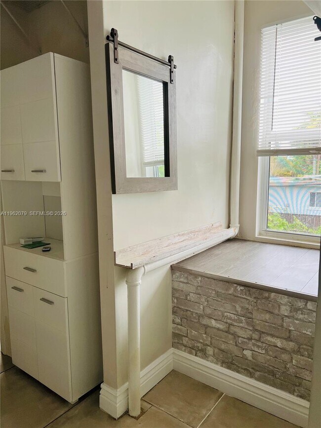 Building Photo - 1536 Polk St