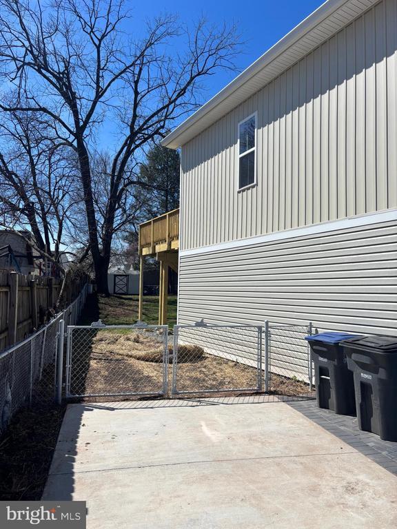 Building Photo - 129 Evans St