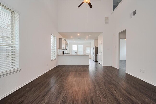 Building Photo - 18414 Hilltop Climb Dr