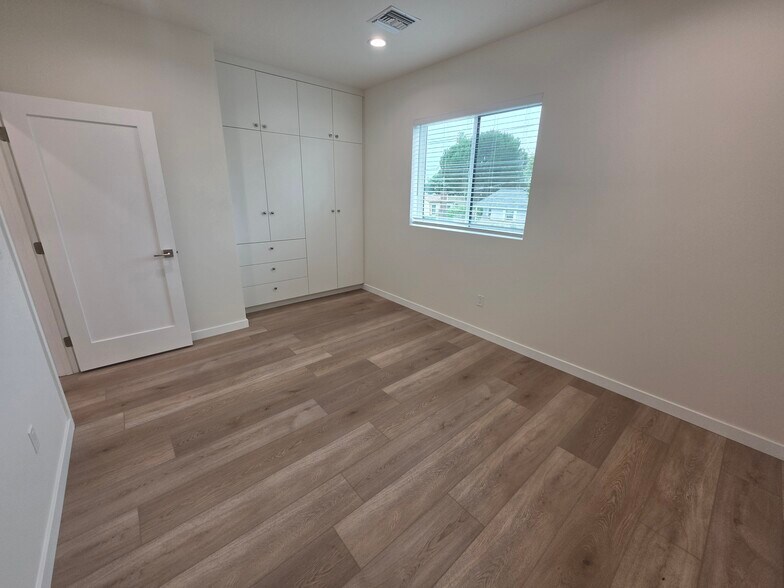 Building Photo - 6748 Ben Ave