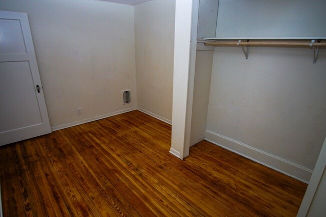 Building Photo - 3 Bedroom Spacious Kenosha Townhouse