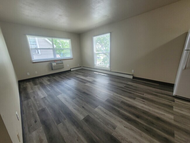 Building Photo - 210 N Summit St