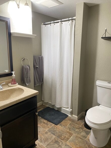 Building Photo - 3318 Tyler St NE