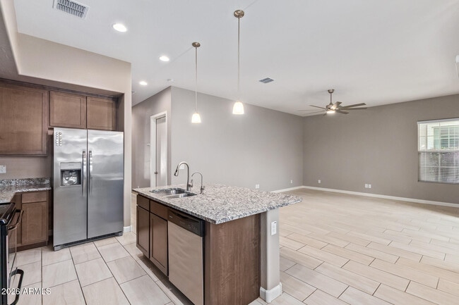 Building Photo - 3059 N 33rd Pl