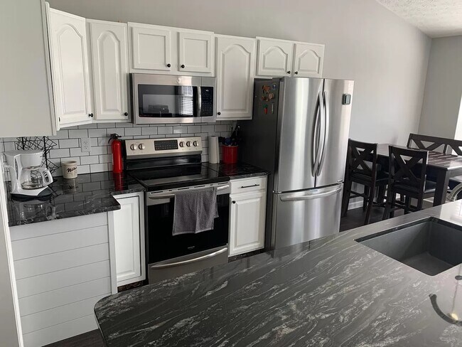 Building Photo - 2242 Stonewood Ln