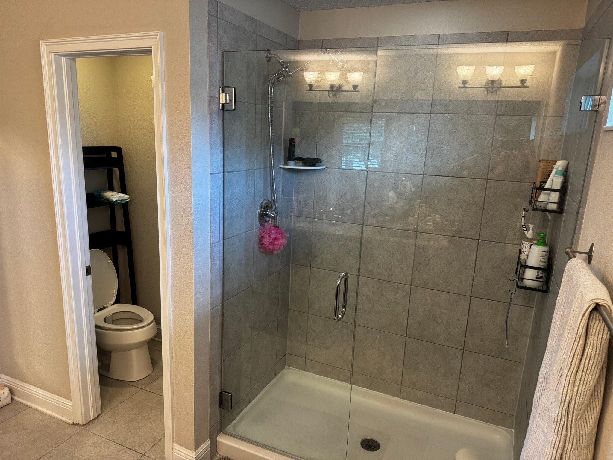 Master Bath - 4131 N Habana Ave