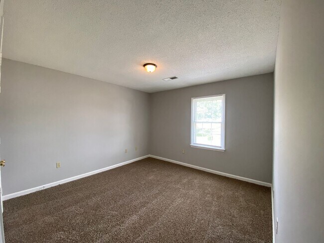 Building Photo - 5011 Pheasant Run Ln