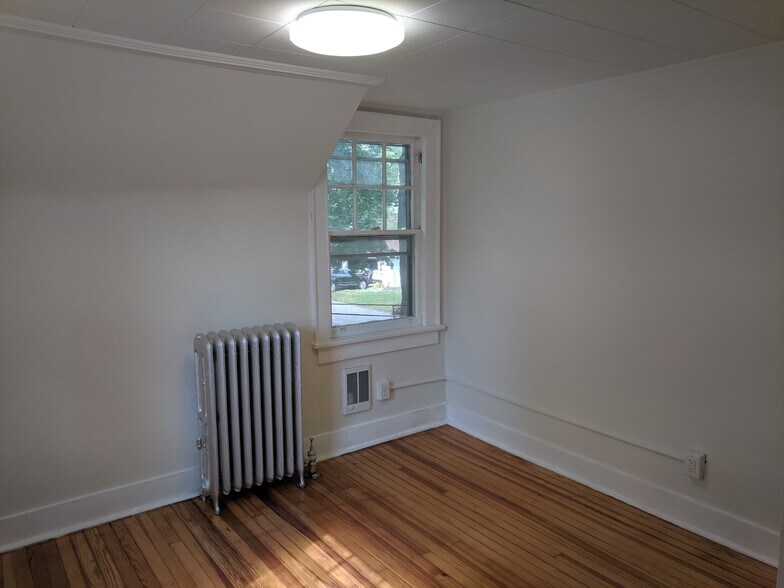 Building Photo - 245 E Hamilton Ave