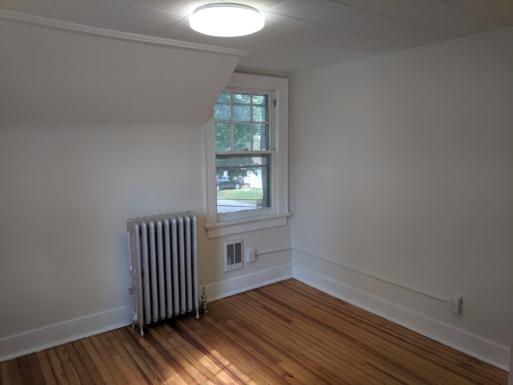 Building Photo - 245 E Hamilton Ave