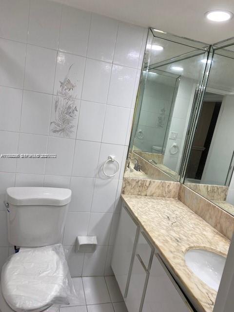 Building Photo - 5401 Collins Ave