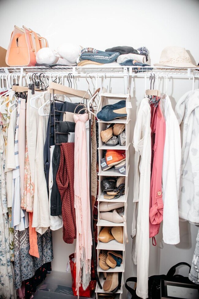 Building Photo - 220 Callie Dr