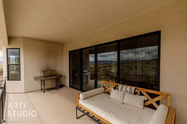 Building Photo - Beautiful 6 Bedroom 4.5 Bathroom Home in D...