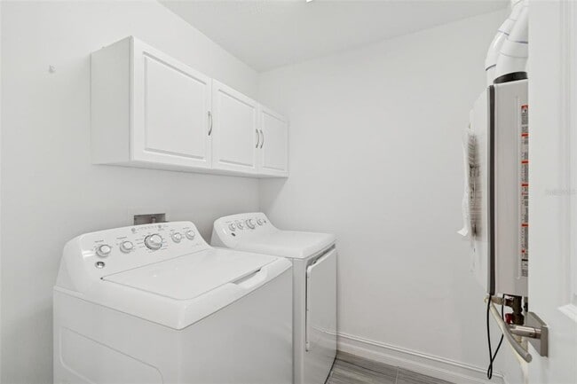 Building Photo - 4921 W Paul Ave