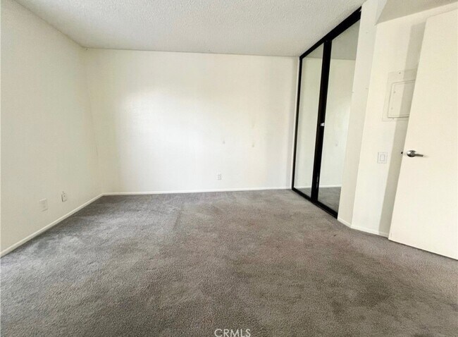 Building Photo - 13115 Le Parc Blvd