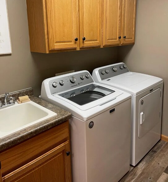 Building Photo - 5451 North Ave