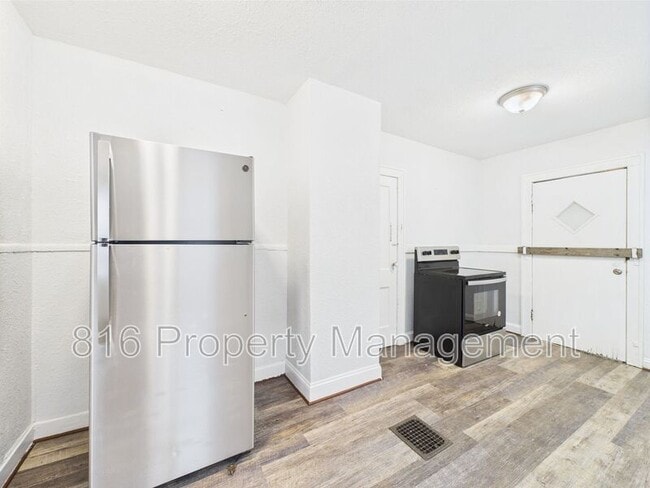 Building Photo - 5611 Olive St