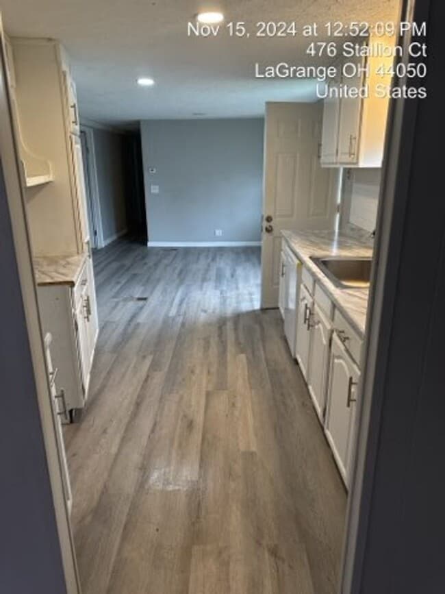 Building Photo - 476 Stallion Ct