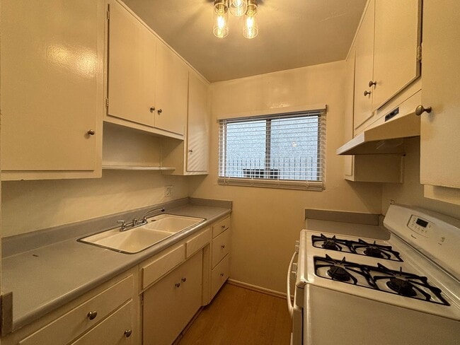 Interior Photo - Tujunga, 231