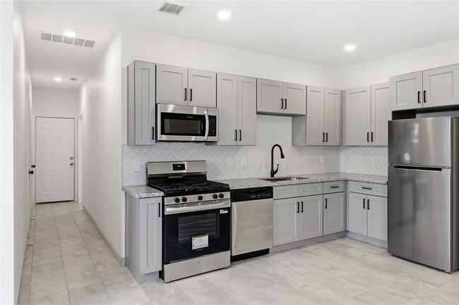 Building Photo - 6138 Brookfield Dr