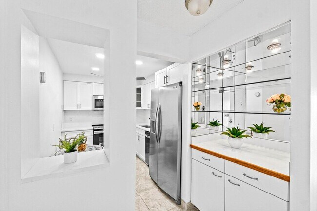 Building Photo - 4511 S Ocean Blvd