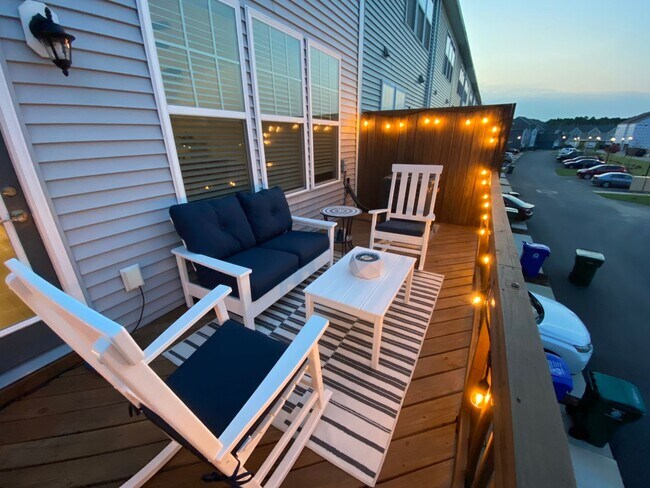 Building Photo - Huntington Pointe