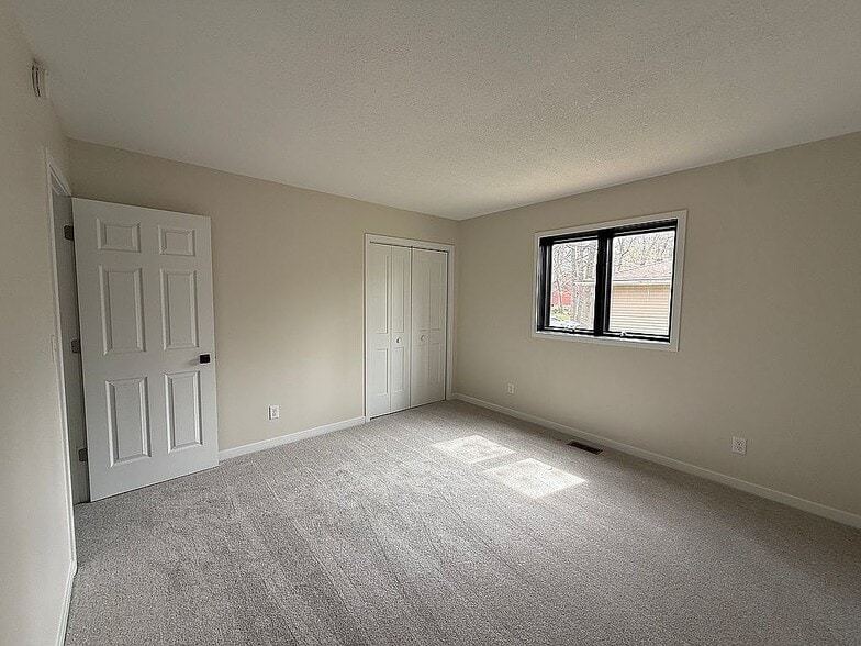 Building Photo - 5535 Chris Dr