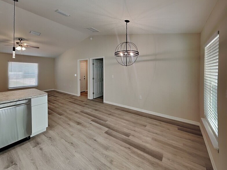 Building Photo - 27 Pine Cir