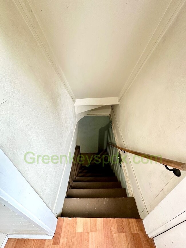 Building Photo - 2-Bedroom House with Fully Fenced Backyard...