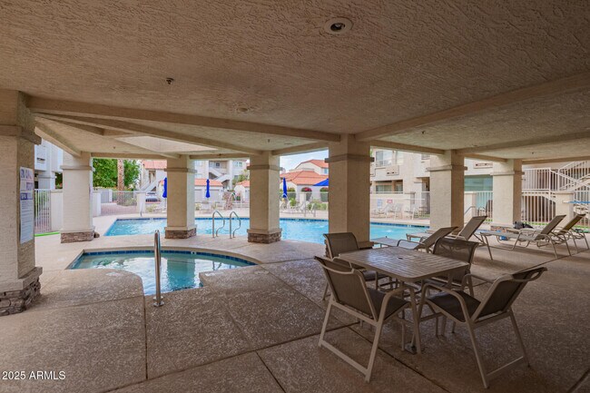 Building Photo - 10080 E Mountainview Lake Dr