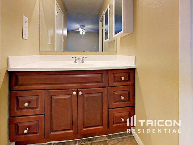Building Photo - 3822 W Mauna Loa Ln